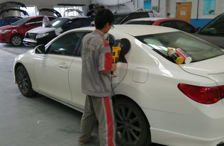 汽车喷漆一平多少